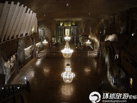 波兰千年盐矿地下百米有教堂