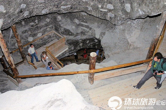 波兰千年盐矿地下百米有教堂