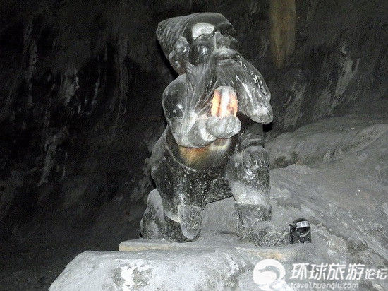 波兰千年盐矿地下百米有教堂