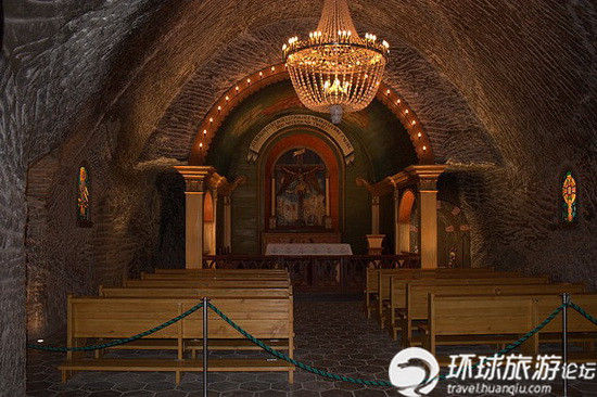 波兰千年盐矿地下百米有教堂