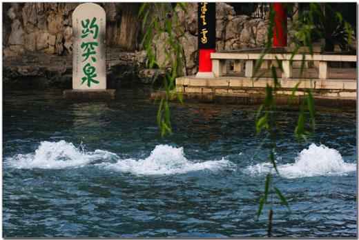 倒卷三山雪浪来