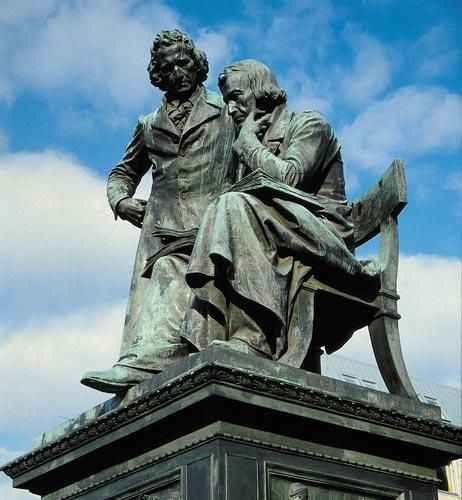 哈瑙格林兄弟雕像 — 童话开始的地方