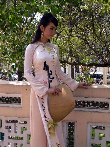 越南美女演绎国服奥黛的万千风情
