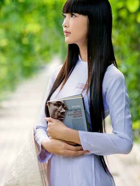 越南美女演绎国服奥黛的万千风情