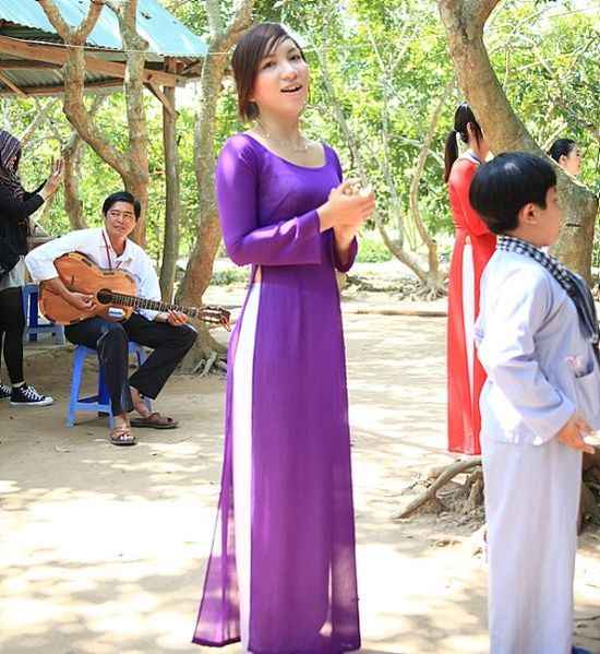 越南美女演绎国服奥黛的万千风情
