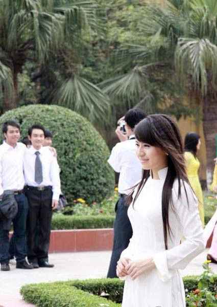 越南美女演绎国服奥黛的万千风情