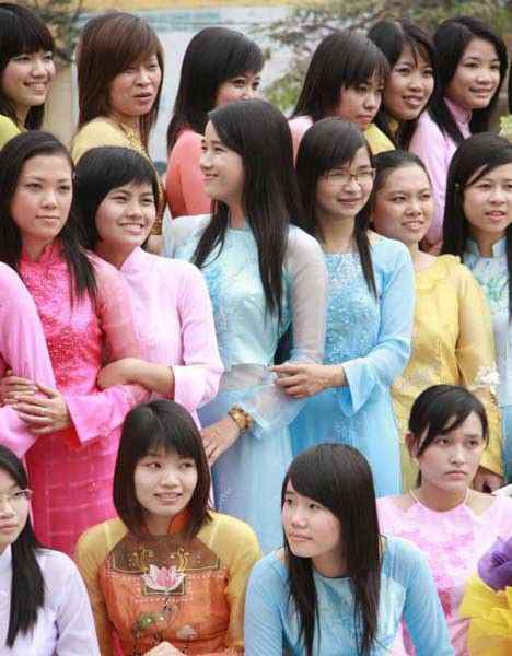 越南美女演绎国服奥黛的万千风情