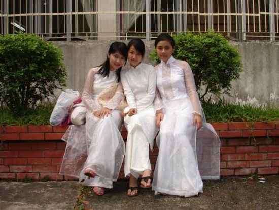 越南美女演绎国服奥黛的万千风情