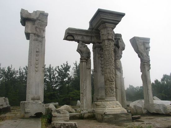 避免职场过劳 下班后在京城内闲庭漫步