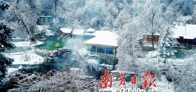 海螺沟:媲美北海道的雪域温泉